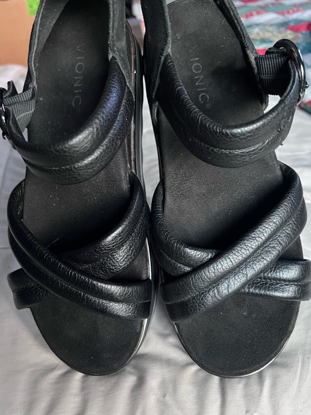 MAKE AN OFFER - VIONIC Phoenix Reyna Black Leather Platform Crisscross Sandal - Picture 3 of 8